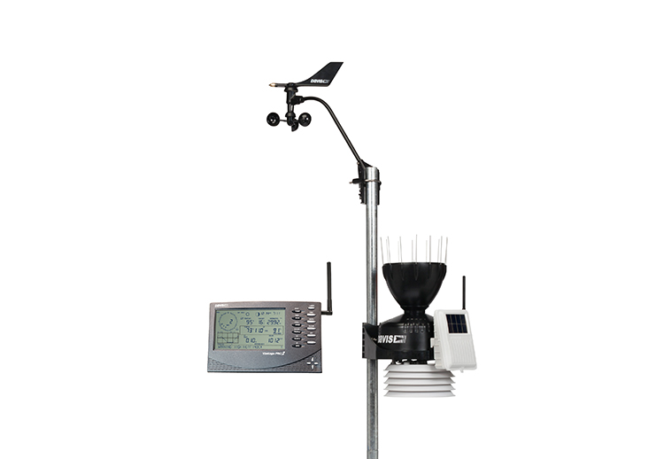 marine eshop uae Davis Wireless Vantage Pro2™ with Standard Radiation Shield (#6152)